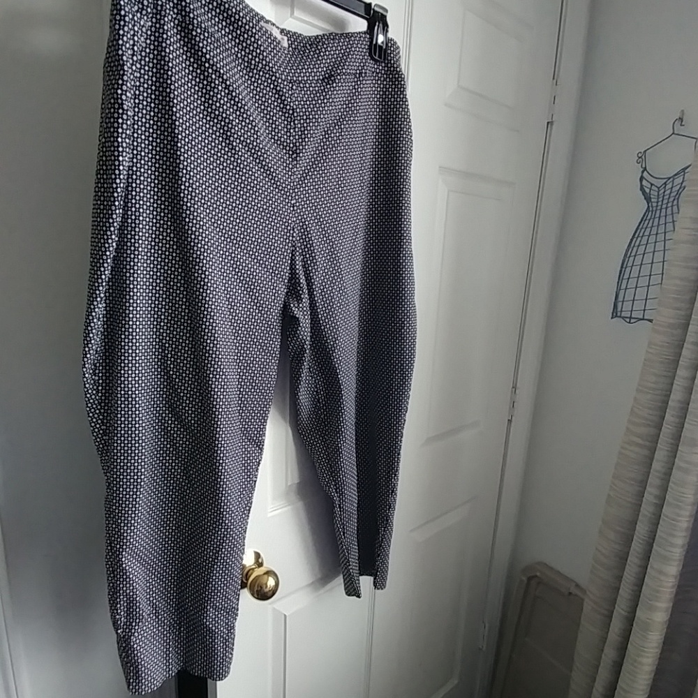 Lila Rose capris
